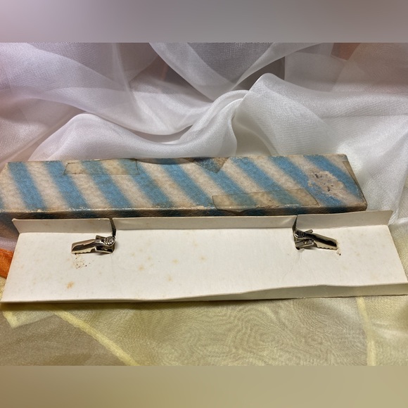 VINTAGE SWEATER-GUARD IN ORIGINAL BOX - UNSIGNED - Picture 9 of 14